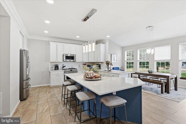 Building Photo - 6711 Selbourne Ln