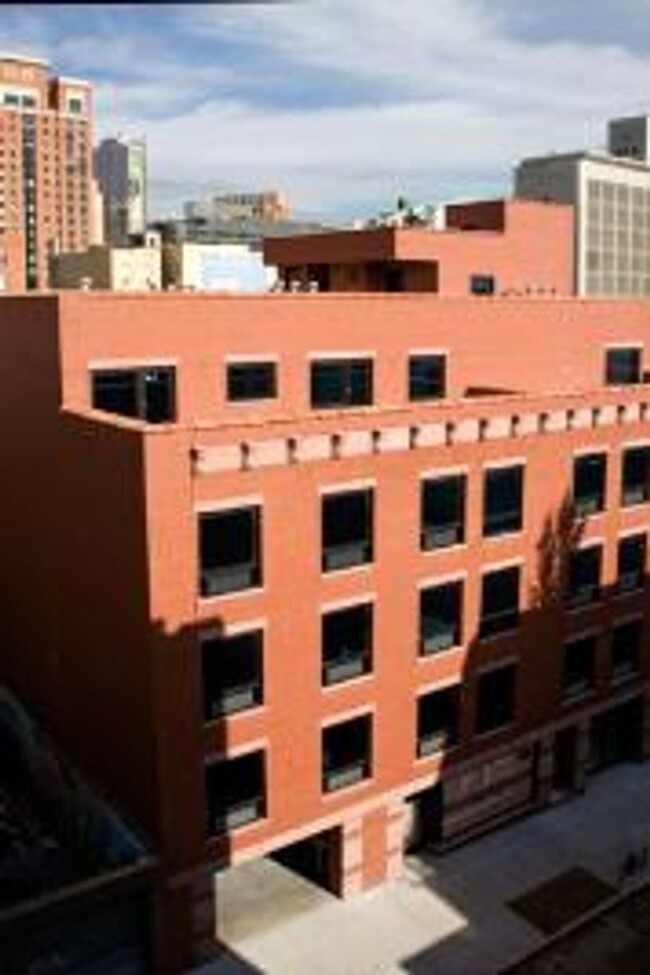 Building Photo - 225 Pacific St