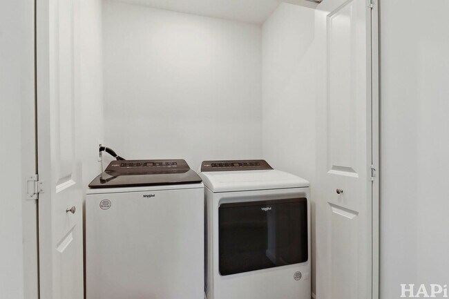 Building Photo - 6740 Linden Trl