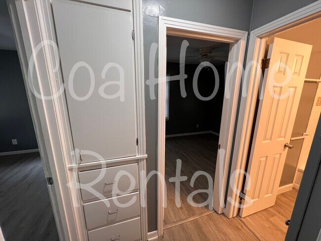 Building Photo - North East Side Home