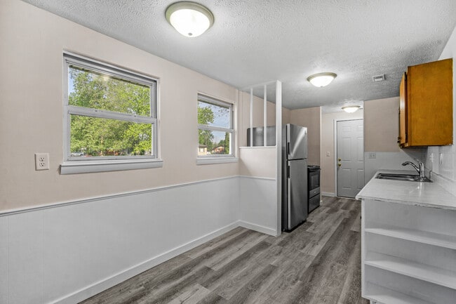 Building Photo - 5602 Arrowhead Blvd