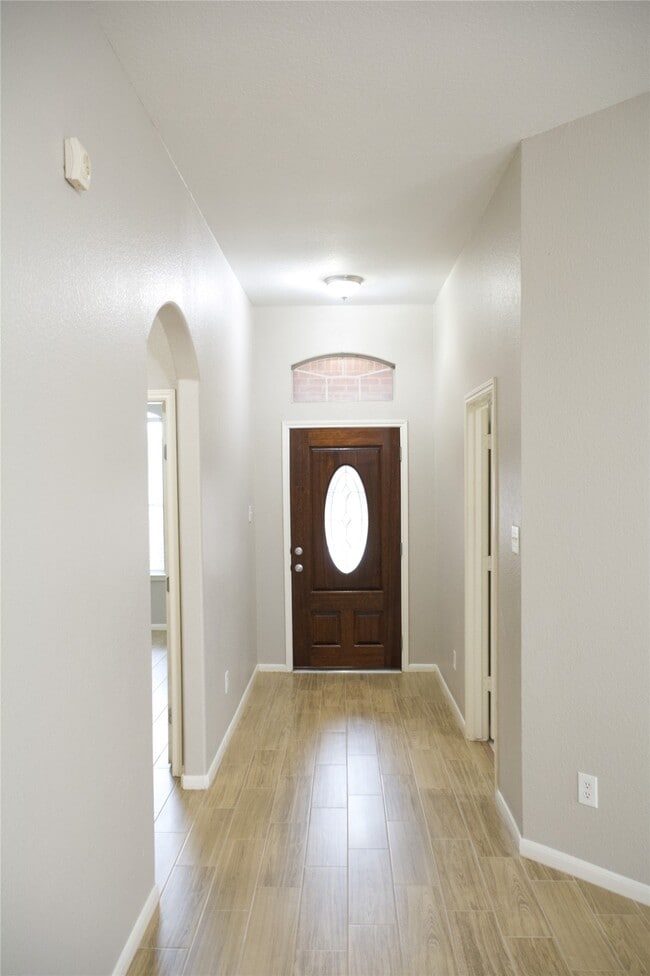 Building Photo - 14434 Long Meadow Dr