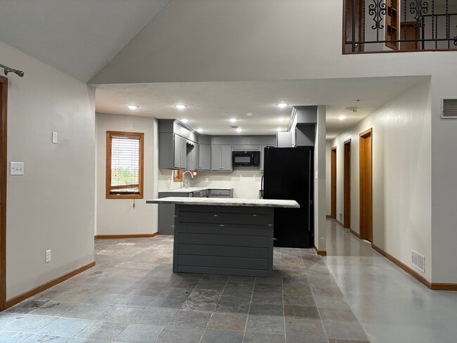 Building Photo - 6163 N Holmes Rd