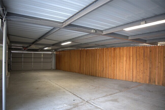 Building Photo - 10203 Huntington Way Dr