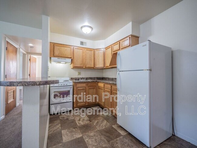 Building Photo - 1115 N College Dr