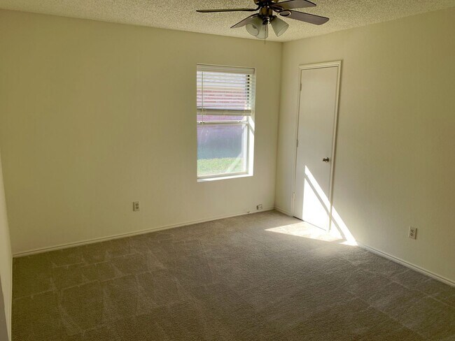 Building Photo - Single Family Home *LEASING SPECIAL AVAILA...