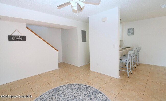 Building Photo - 1011 Abada Ct NE