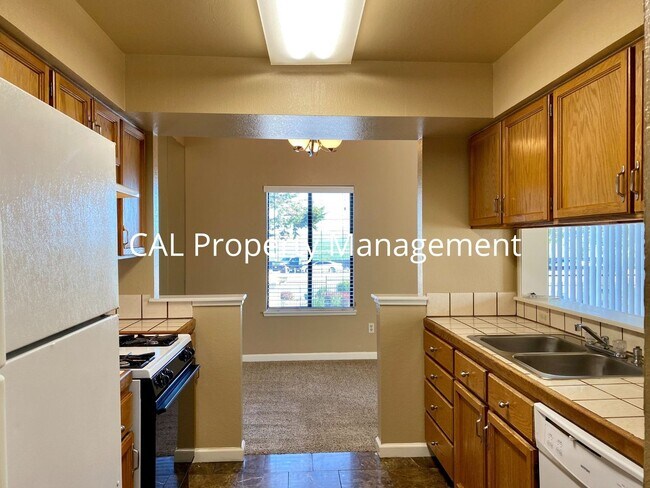 Building Photo - Spacious 1 Bedroom Condo in North Salinas!