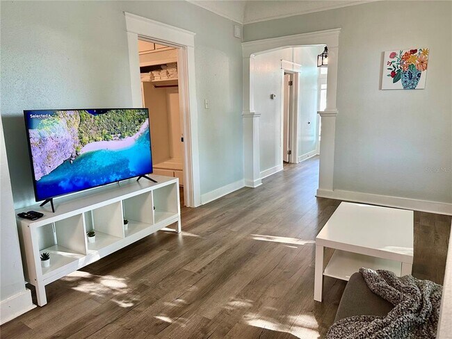 Building Photo - 1504 E 33rd Ave