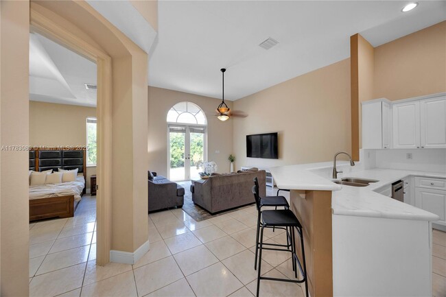 Building Photo - 16000 SW 91st Ct