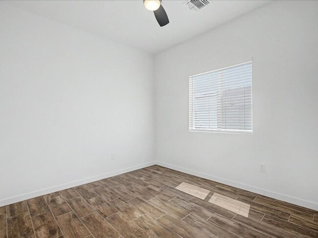 Building Photo - 5655 E 29th St