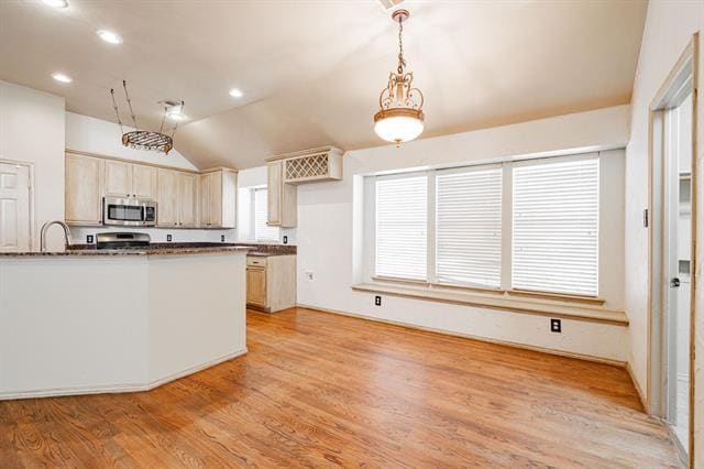 Building Photo - 1875 Crestlake Dr