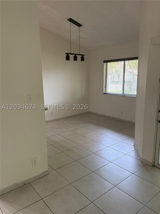 Building Photo - 13935 SW 93rd Ln