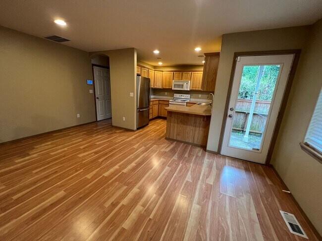 Building Photo - Everett Home