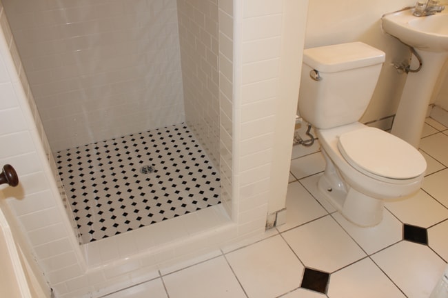 Building Photo - 638 S Cloverdale Ave