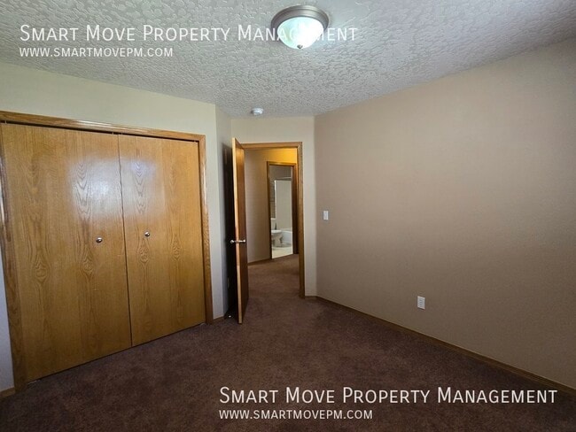 Building Photo - 2593 N Ridgebury Way
