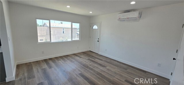 Building Photo - 833 E 92nd St