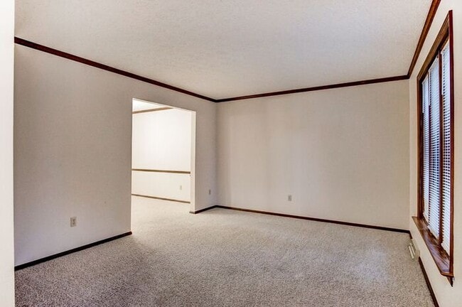 Building Photo - 4 Bedroom Home in Westerville