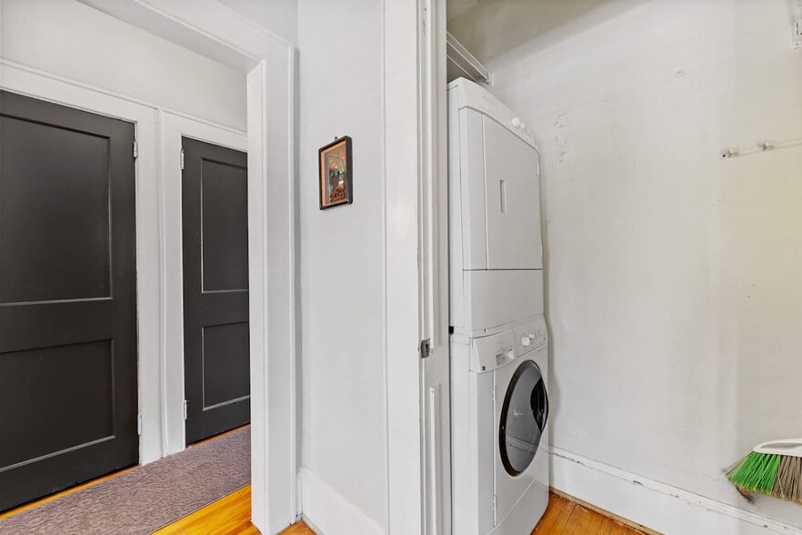 Building Photo - 2101 Kirkwood Ave