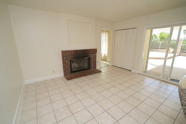 Building Photo - 4 Bedroom Rental Home in Santa Clarita.