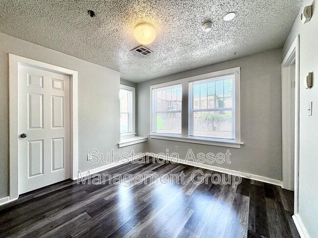 Building Photo - 727 Culbertson Dr