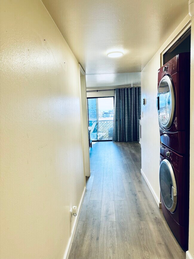 Building Photo - 602 Lakeview Cir SE