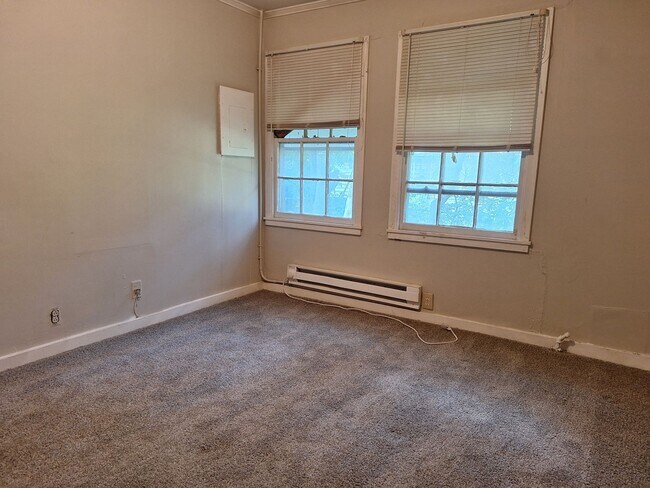 Building Photo - 3165 S Clifton Ave