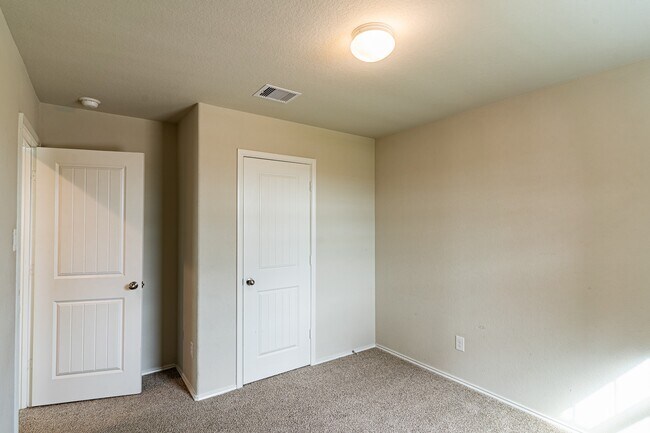 Building Photo - 1834 Brady Shores Dr