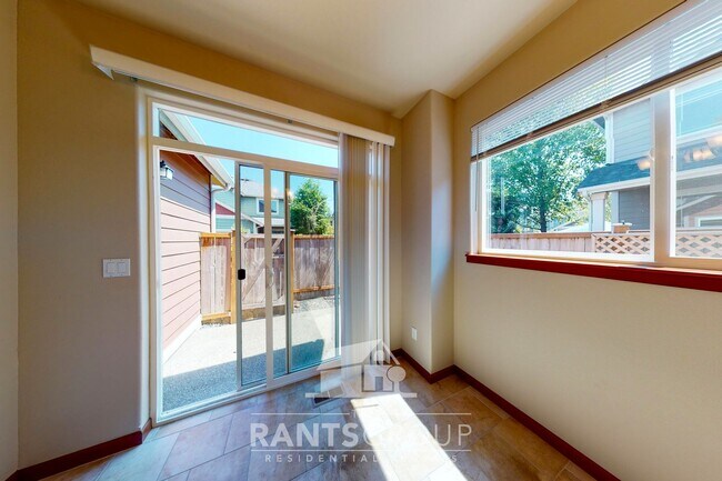 Building Photo - Beautiful Home In Puyallup! Easy JBLM Comm...