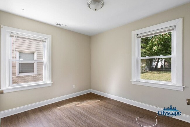 Building Photo - Adorable Bungalow in the heart of Randolph...