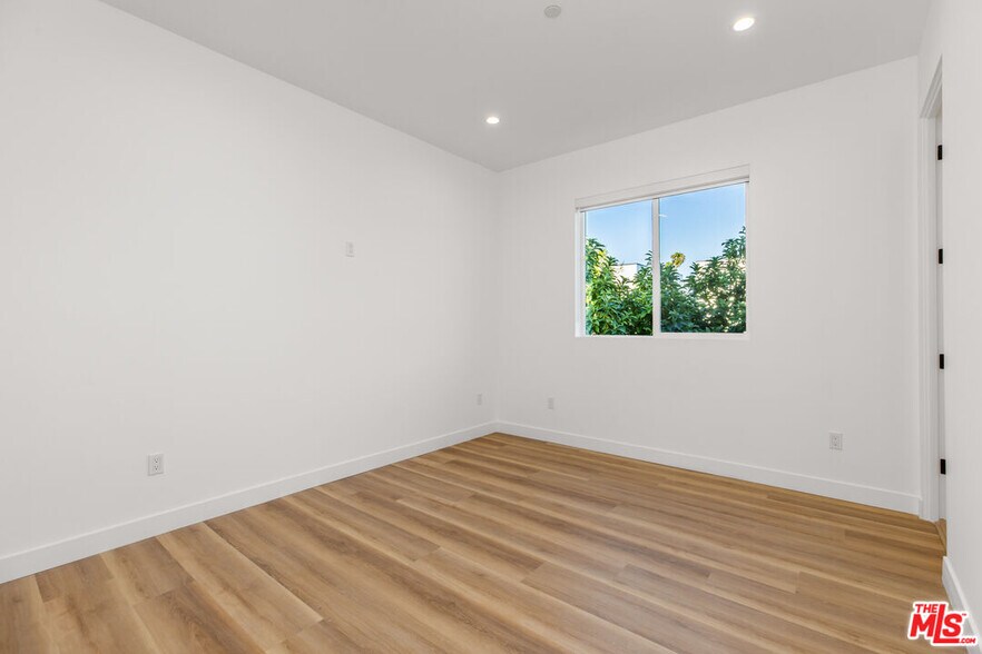 Building Photo - 5225 W 20th St