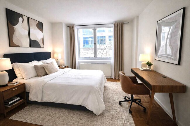 Building Photo - 350 W 43rd St