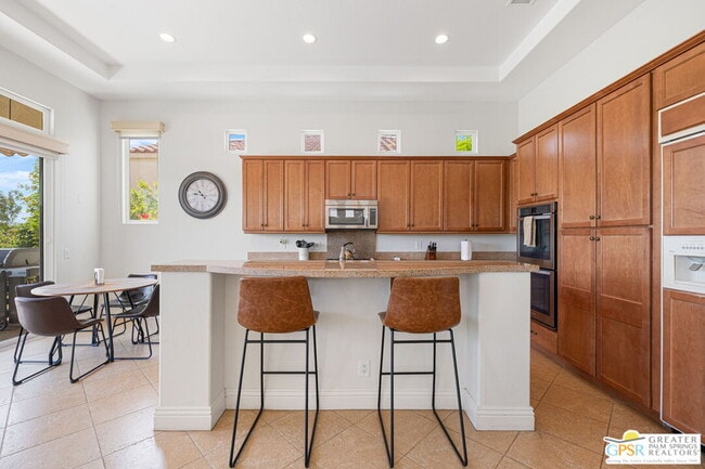 Building Photo - 88 Vía Las Flores