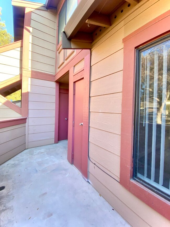 Building Photo - Beautifully Remodeled 3-Bedroom Condo! - W...