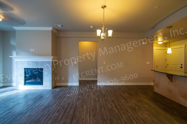 Building Photo - 2715 Iowa Dr
