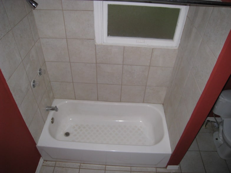 Building Photo - 1112 W 4th St