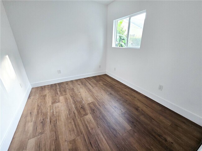Building Photo - 2814 S Mansfield Ave