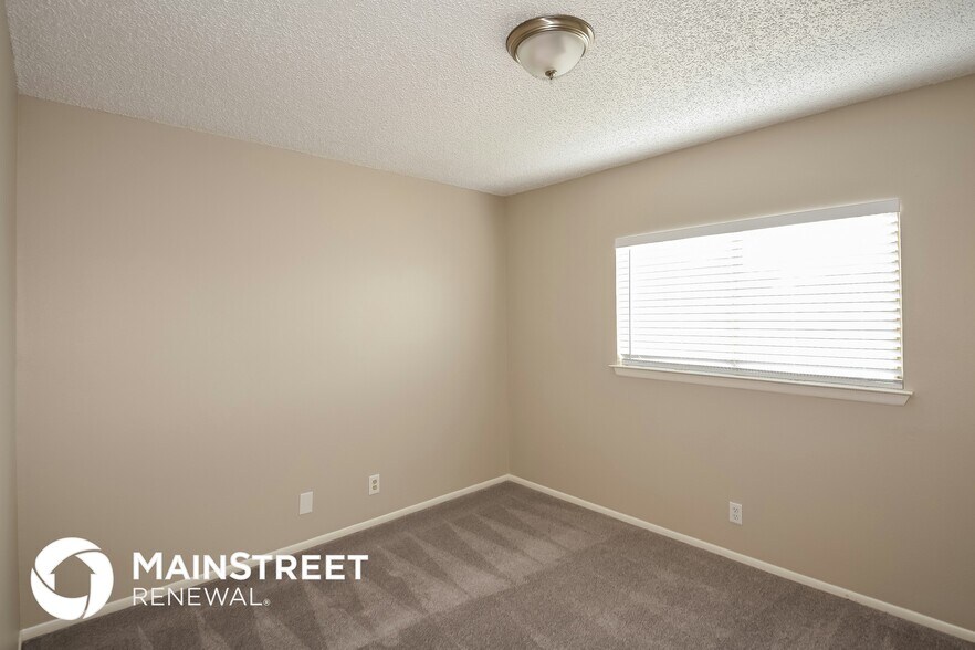 Building Photo - 6619 Meadow Fawn Dr