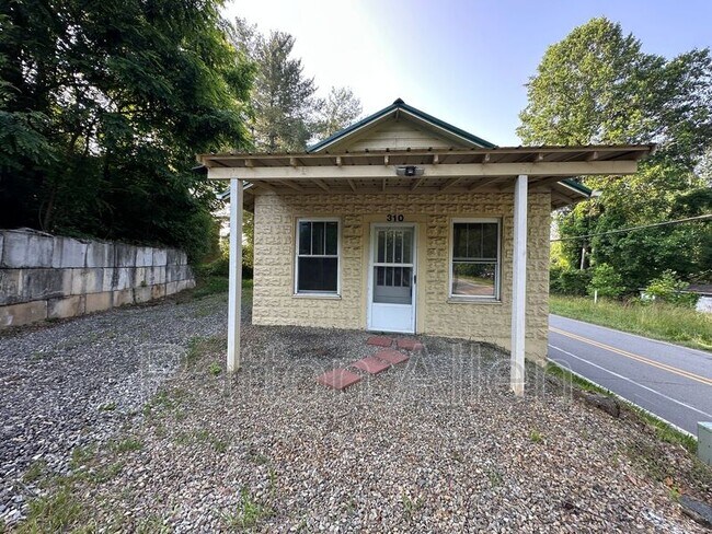 Building Photo - 310 Old County Home Rd