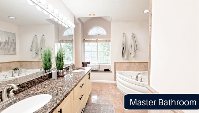 Building Photo - 8017 Showcase Ln