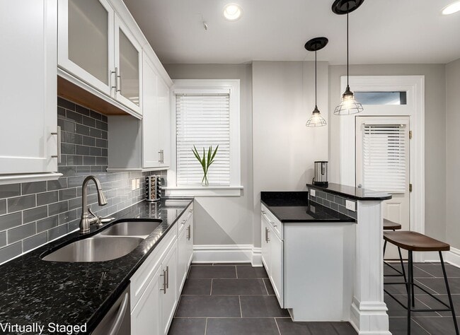 Building Photo - Central German Village Location!