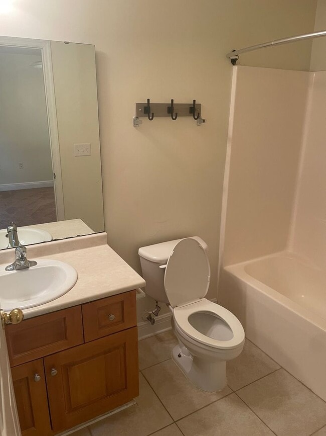 Building Photo - 3/3 town home only 1450$!