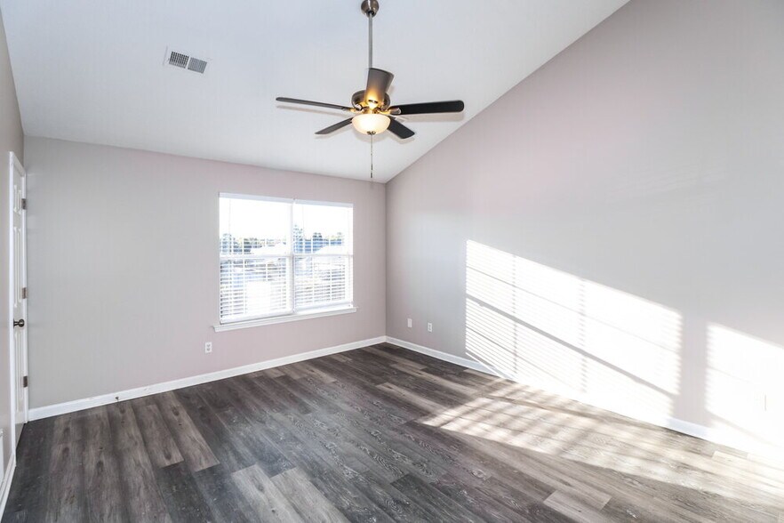 Building Photo - 5452 Belle Ridge Dr