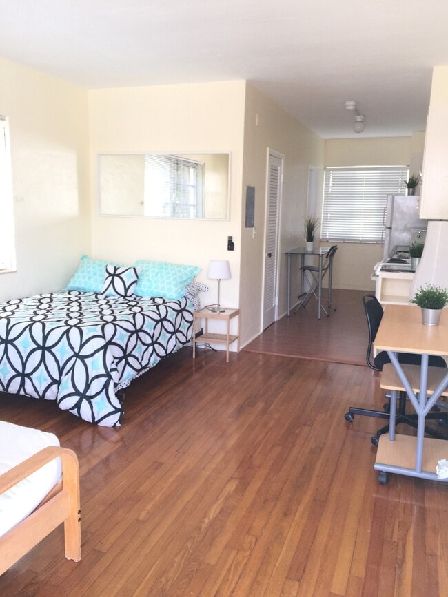 Building Photo - 2821 SW 1st Ave