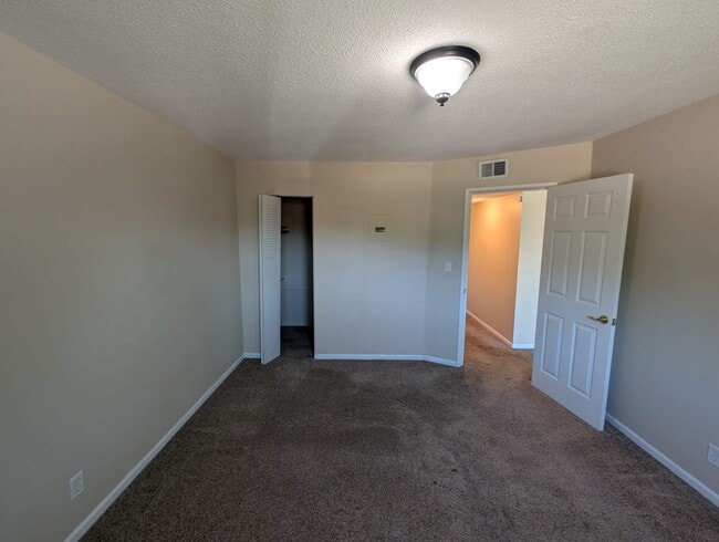 Building Photo - Modern 1BR Condo at Pembroke Gardens – Balcony, Pool Access & Utilities