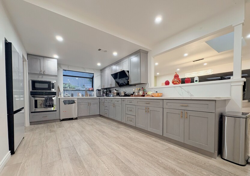 Building Photo - 10322 Barbara Anne St