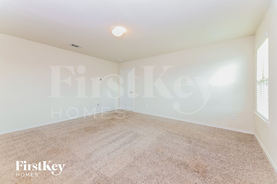 Building Photo - 312 Shiplap Ln