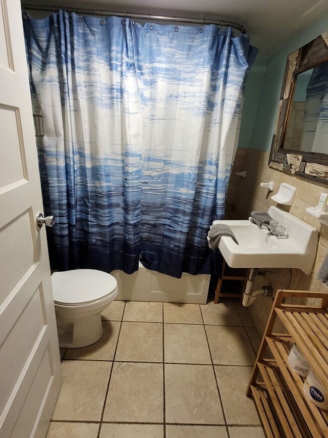 Building Photo - Beautiful 3 Bedroom 2 bath home