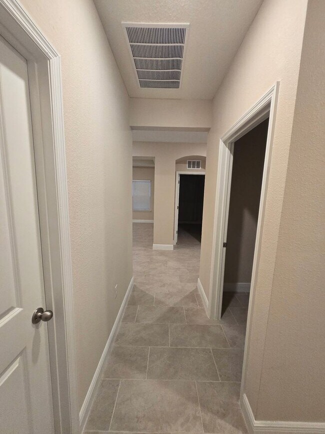 Building Photo - Welcome to the beautiful Finley Woods comm...