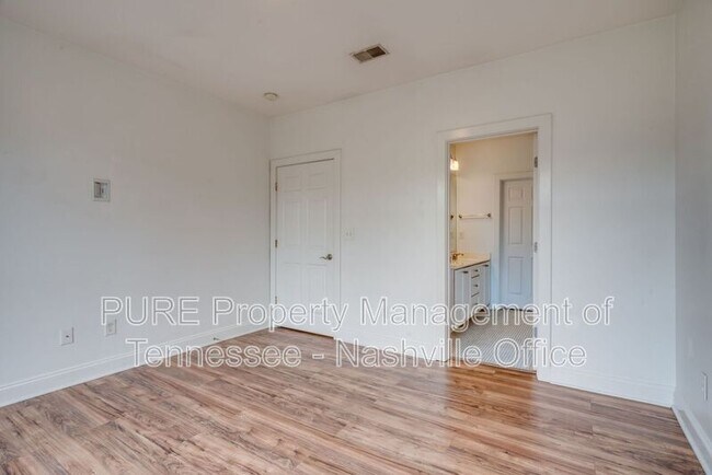 Building Photo - 760 Wedgewood Park
